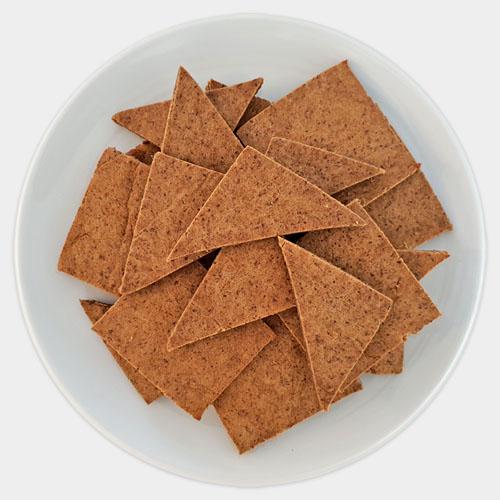 fitpic.ir Gingerbread Cookies بیسکویت زنجبیلی <p>۱. تمام مواد ذکر شده را به یک کاسه بزرگ جهت مخلوط کردن منتقل کنید.</p>
<p>۲. کامل مخلوط کنید تا به حالت خمیری درآید.</p>
<p>۳.شعله ی پایین فر را روی دمای ۳۶۰ درجه فارنهایت (۱۸۰ درجه سلسیوس) تنظیم کنید. خمیر را بر روی یک کاغذ روغنی پخش کنید و روی آن یک کاغذ دیگر قرار دهید. خمیر را به طور کامل پخش و مسطح کنید سپس کاغذ رویی را جدا کنید. با استفاده از یک چاقو دور خمیر را برش داده و مرتب کنید و خود خمیر را به شکل بیسکویت های مربعی یا مثلثی برش دهید. در صورت وجود میتوانید از یک برش دهنده ی بیسکویت برای اینکار استفاده کنید.</p>
<p>۴. سپس روی سینی فر قرار داده و درون فر به مدت ۲۰ دقیقه حرارت دهید.</p><p><img src="/media/django-summernote/2024-02-12/1f60b863-e132-46ee-9c22-715ea377bc29.jpg" style="width: 25%;"><img src="/media/django-summernote/2024-02-12/17bf1b1c-e143-4817-9623-781c8e54bb81.jpg" style="width: 25%;"><img src="/media/django-summernote/2024-02-12/ed1a3bf6-3e0f-4d57-93f4-be2e42409340.jpg" style="width: 25%;"><img src="/media/django-summernote/2024-02-12/6facd931-8011-4932-86e3-f0ea92f677cc.jpg" style="width: 25%;"></p> <p>آرد: نصف فنجان (۲۴۰ گرم)</p>
<p>شیر: یک فنجان (۲۰۰ میلی لیتر)</p>
<p>شیره چغندر قند: ۳۰ میلی لیتر</p>
<p>شیره افرا: ۶۰ میلی لیتر</p>
<p>دانه کتان آسیاب شده: ۲ قاشق غذاخوری</p>
<p>پودر زنجبیل: ۱ قاشق غذاخوری</p>
<p>میتوانید برای طعم بیشتر ۱/۴ قاشق چایخوری جوز هندی و نصف قاشق چایخوری دارچین اضافه کنید.</p> فیت پیک